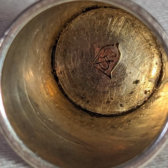 Victorian Sterling Thimble Embossed Design Scrollwork Engraved Marked 11 - Picture 5 of 6